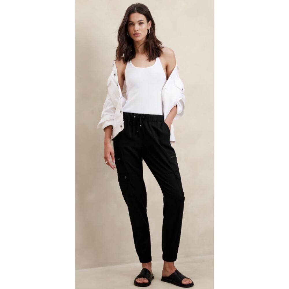 Banana Republic Women's Tencel Cargo Jogger Pants Size Medium Black
